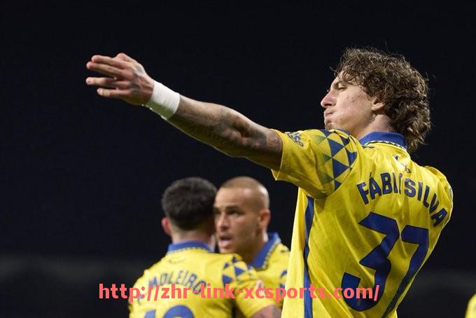 杏彩体育-世俱杯排名走势图解与积分榜实时变化展示